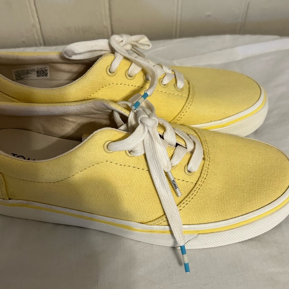 TOMS Alpargata Fenix Lace-Up Sneakers-Banana Yellow-NWOT Size 7.5 - Picture 2 of 5